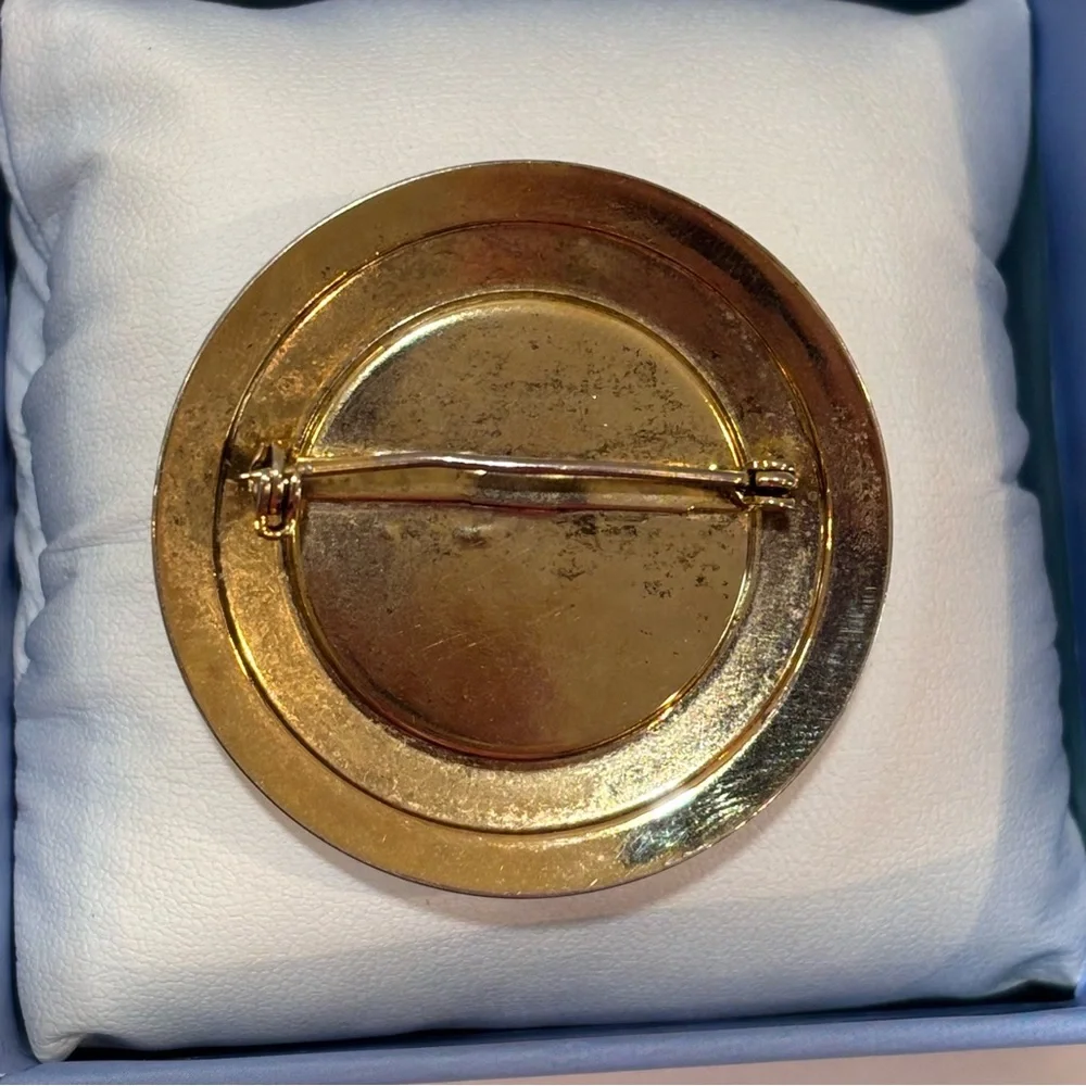 Elegant Gold and Tan Brooch